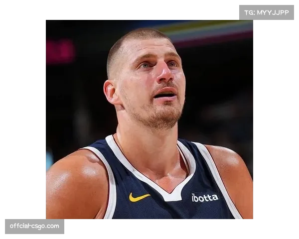 战术板:解析掘金队约基奇高位手递手后,戈登空切肋部的战术成功率